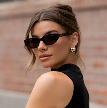 Modern Cat-Eye Sunglasses with Flat Lens – Chic Shades for Women
